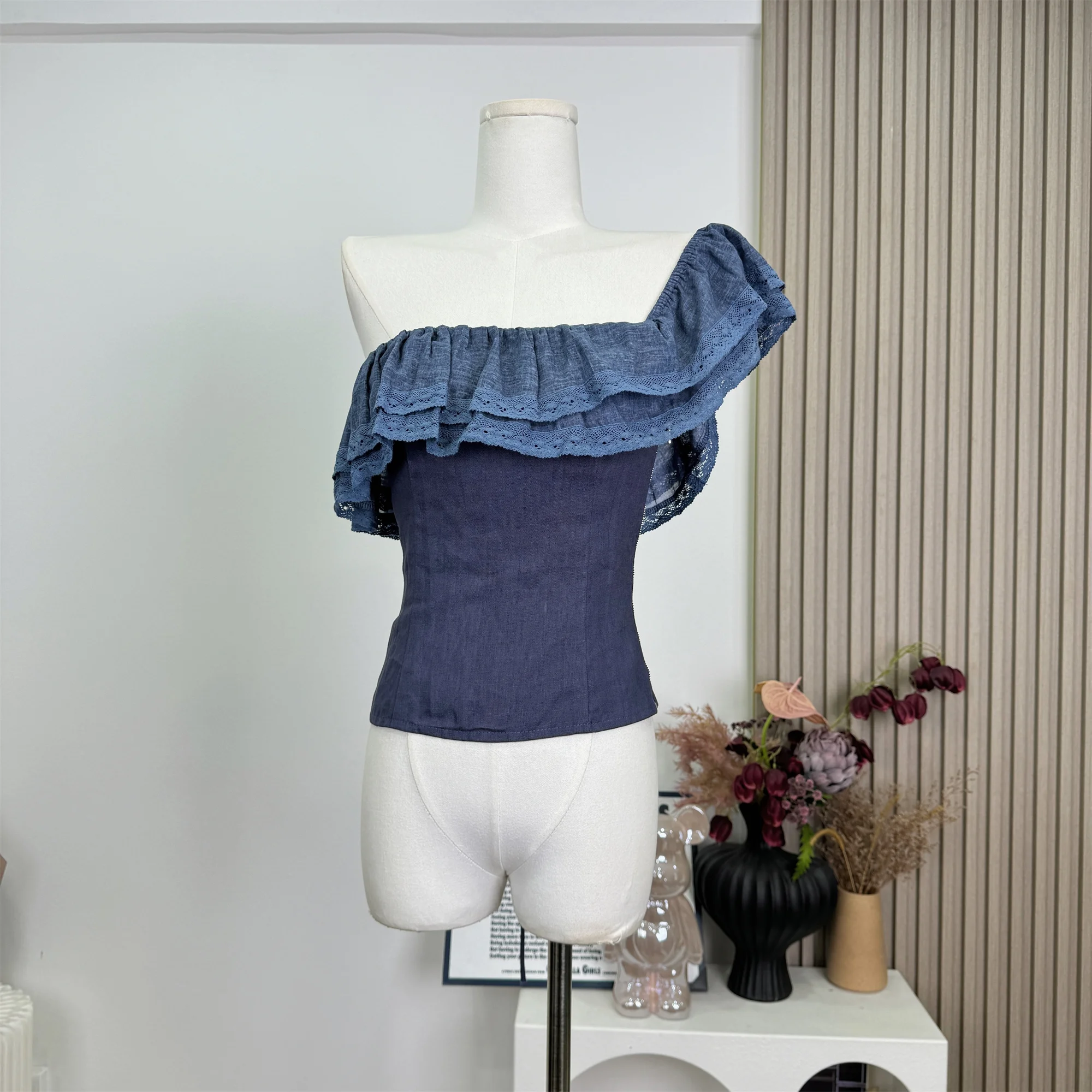 2025 Summer Women French Desgin Shoujo Girl Sweet Ruffle Gyaru Coquette Aesthetic Sleeveless Crop Top Design Cute Core Tank Top
2025 Summer Women French Desgin Shoujo Girl Sweet Ruffle Gyaru Coquette Aesthetic Sleeveless Crop Top Design Cute Core Tank Top