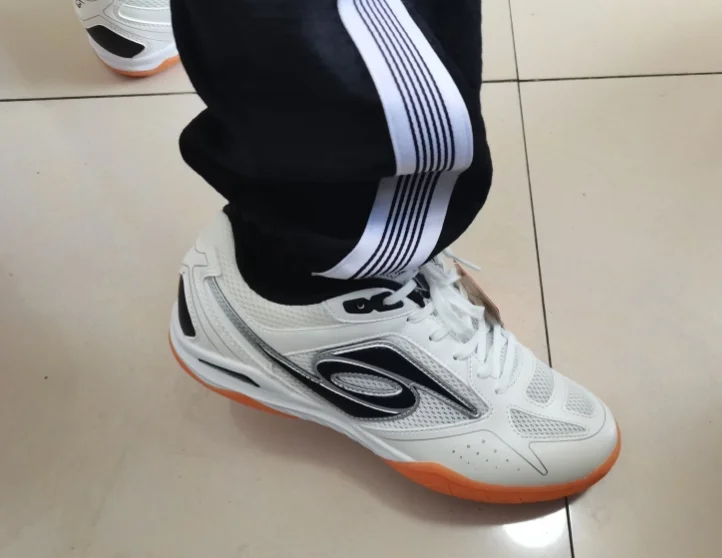 Лидер продаж, профессиональная дышащая обувь для настольного тенниса, тренировочная обувь для бадминтона, нейтральная удобная спортивная обувь, очень хорошая
Лидер продаж, профессиональная дышащая обувь для настольного тенниса, тренировочная обувь для бадминтона, нейтральная удобная спортивная обувь, очень хорошая