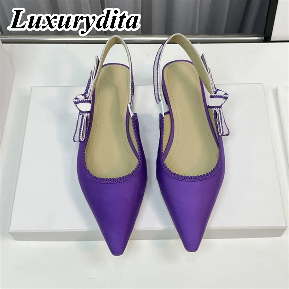 Top Quality Luxury Womens Sandal Casual Lace Flat Fashion Embroidered Muller Shoes Designer Silk Leather Soled High Heel
Top Quality Luxury Womens Sandal Casual Lace Flat Fashion Embroidered Muller Shoes Designer Silk Leather Soled High Heel