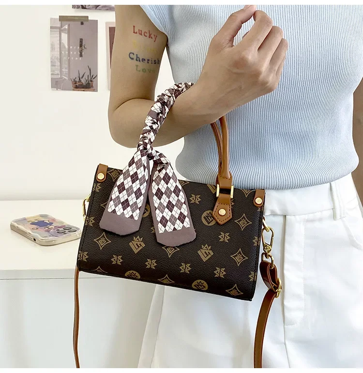 2025 New Textured Handbag, Retro Printed Shoulder Bag, Niche Design Crossbody Bag for Women
2025 New Textured Handbag, Retro Printed Shoulder Bag, Niche Design Crossbody Bag for Women