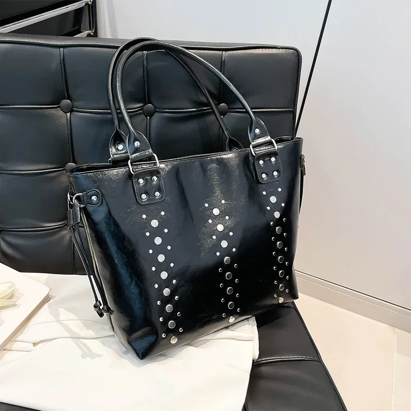 Big Tote Fashion Underarm Pouch Large Capacity Soft Pu Leather Shoulder Bag Retro Rivet bolsa feminina Portable Commute Bags
Big Tote Fashion Underarm Pouch Large Capacity Soft Pu Leather Shoulder Bag Retro Rivet bolsa feminina Portable Commute Bags