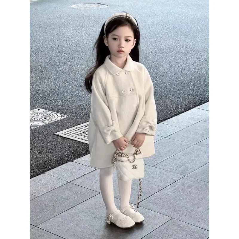 Korean Children's Clothing Autumn and Winter 2024 New Cute Beige Bow Woolen Lapel Coat Girl Coat
Korean Children's Clothing Autumn and Winter 2024 New Cute Beige Bow Woolen Lapel Coat Girl Coat