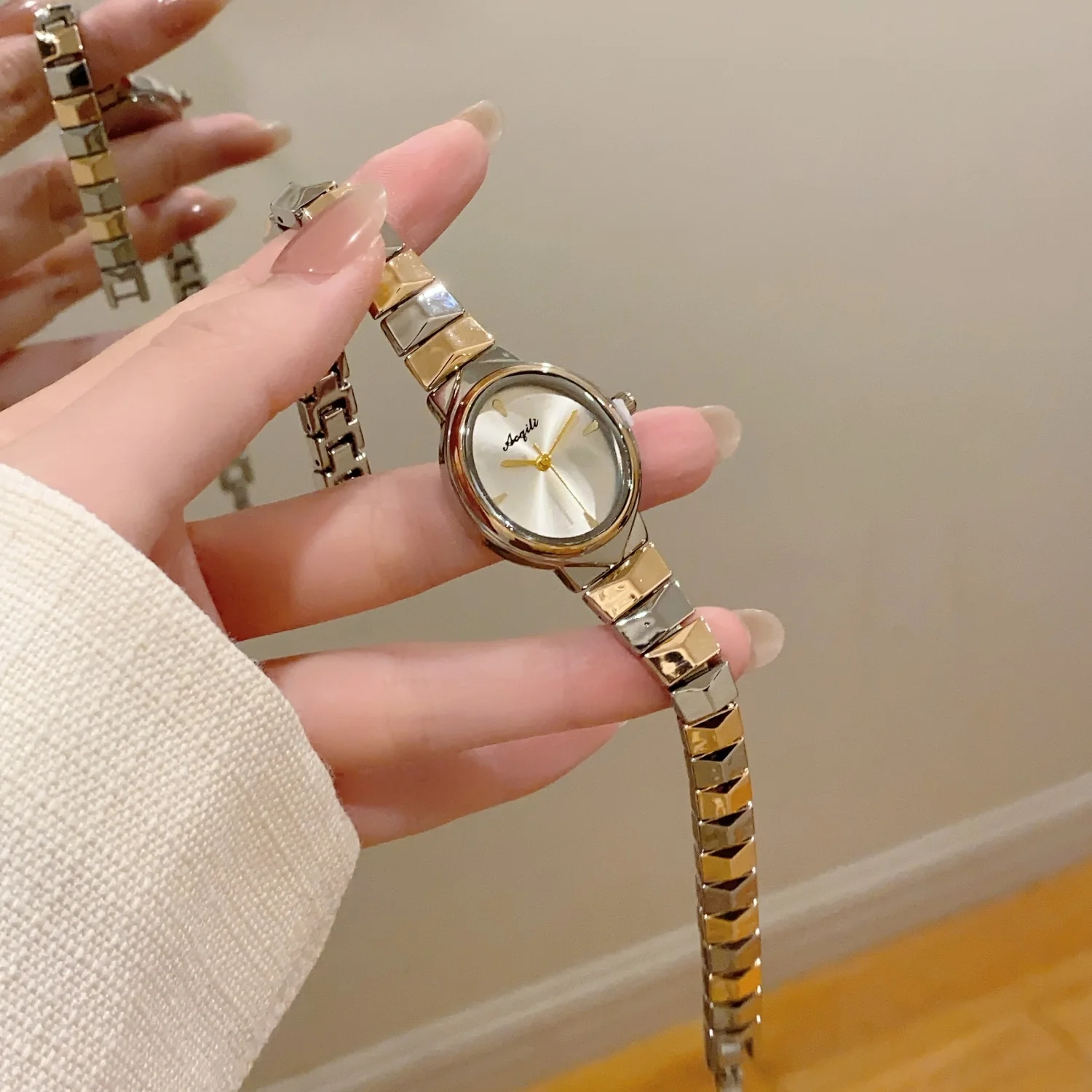 High-grade Oval Dial Ladies Watch Charm Mix Gold Bracelet Women's Watches High Quality Minimalist Wristwatch Jewelry Gifts
High-grade Oval Dial Ladies Watch Charm Mix Gold Bracelet Women's Watches High Quality Minimalist Wristwatch Jewelry Gifts