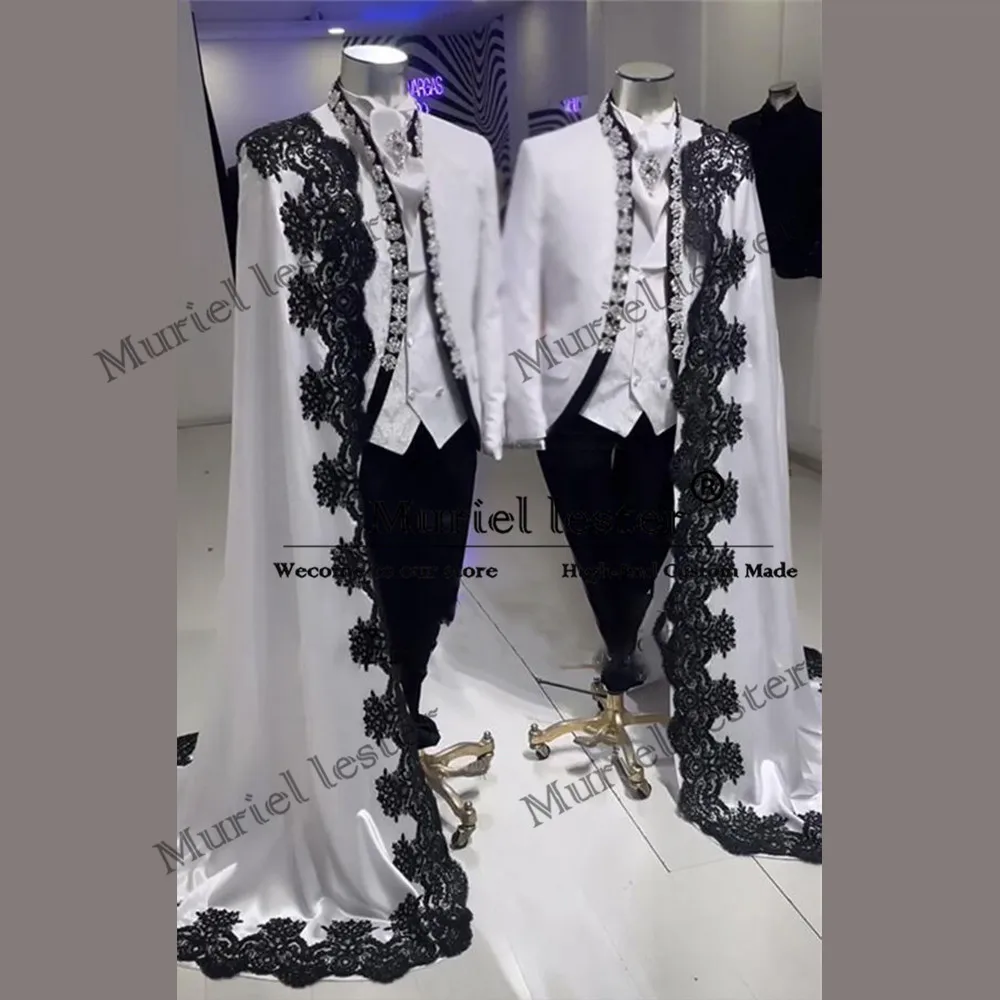 Elegant Groom Wedding Suits Italian Design Single Breasted Blazer With Appliques Cape Long Customized 3-Pieces Groom Tuxedo 2025
Elegant Groom Wedding Suits Italian Design Single Breasted Blazer With Appliques Cape Long Customized 3-Pieces Groom Tuxedo 2025