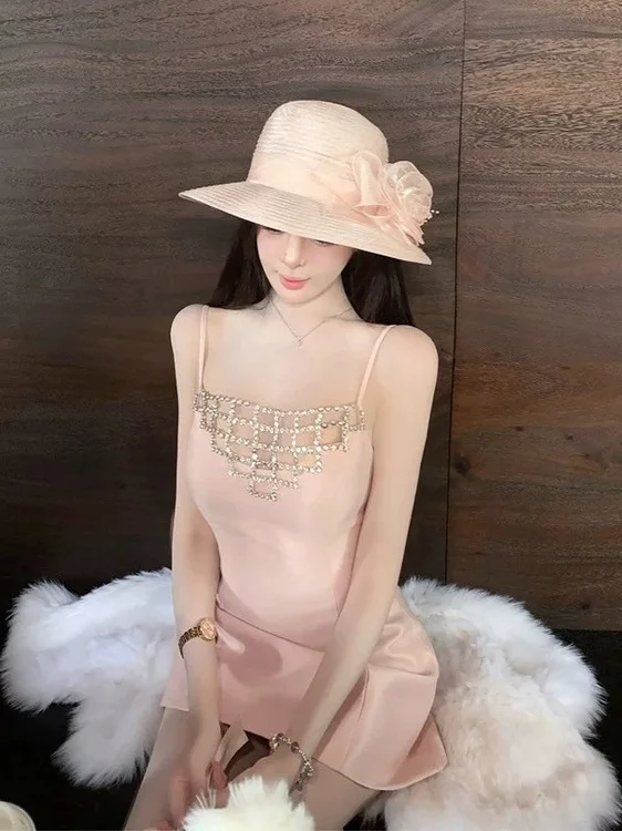 Elegant Heavy Embellished Hollow out Diamond Insert Women's A-Line Dress Slim Fit High Waist Short Sleeve Autumn Fashion
Elegant Heavy Embellished Hollow out Diamond Insert Women's A-Line Dress Slim Fit High Waist Short Sleeve Autumn Fashion