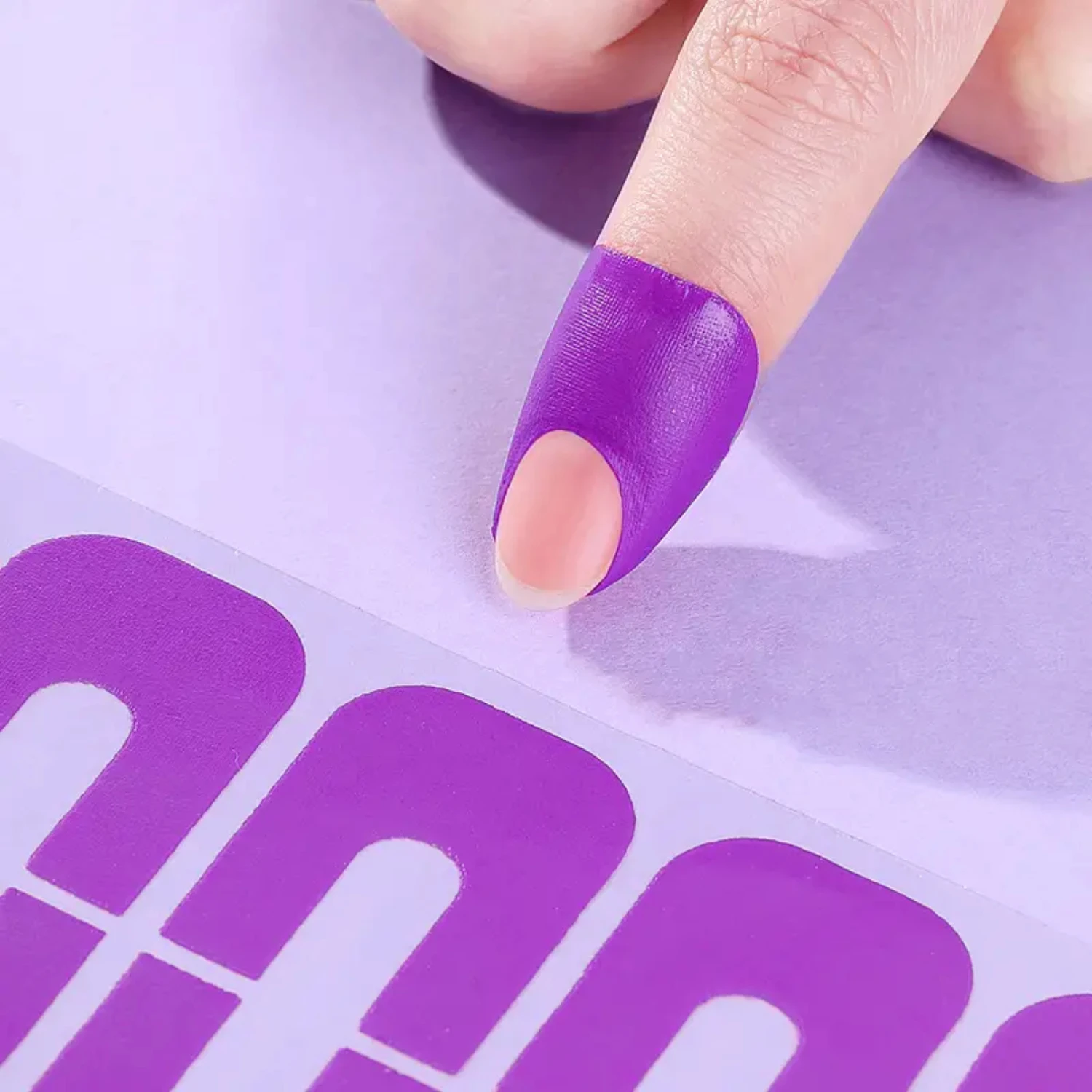 Convenient and beautiful anti-spill nail art overflow sticker kit perfect for mess-free DIY nail art designs. This complete set
Convenient and beautiful anti-spill nail art overflow sticker kit perfect for mess-free DIY nail art designs. This complete set