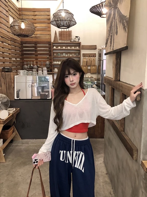 American Style Lazy V-Neck Short Sleeveless Top Women Summer Loose Thin Sun Protection Long Sleeve T-Shirt Red Vest Fashion Set
American Style Lazy V-Neck Short Sleeveless Top Women Summer Loose Thin Sun Protection Long Sleeve T-Shirt Red Vest Fashion Set