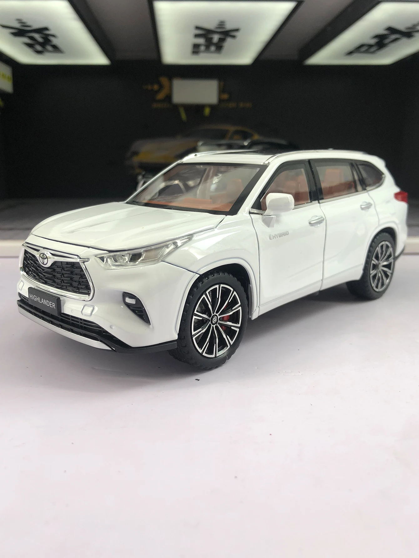 1: 24, имитация внедорожной модели автомобиля из цинкового сплава, статическое украшение, металлический коллекционный подарочный автомобиль
1: 24, имитация внедорожной модели автомобиля из цинкового сплава, статическое украшение, металлический коллекционный подарочный автомобиль