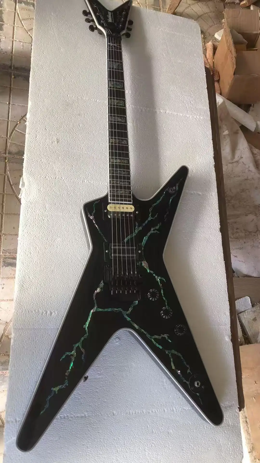 Корпус 6-струнной электрогитары Mahoney
Корпус 6-струнной электрогитары Mahoney