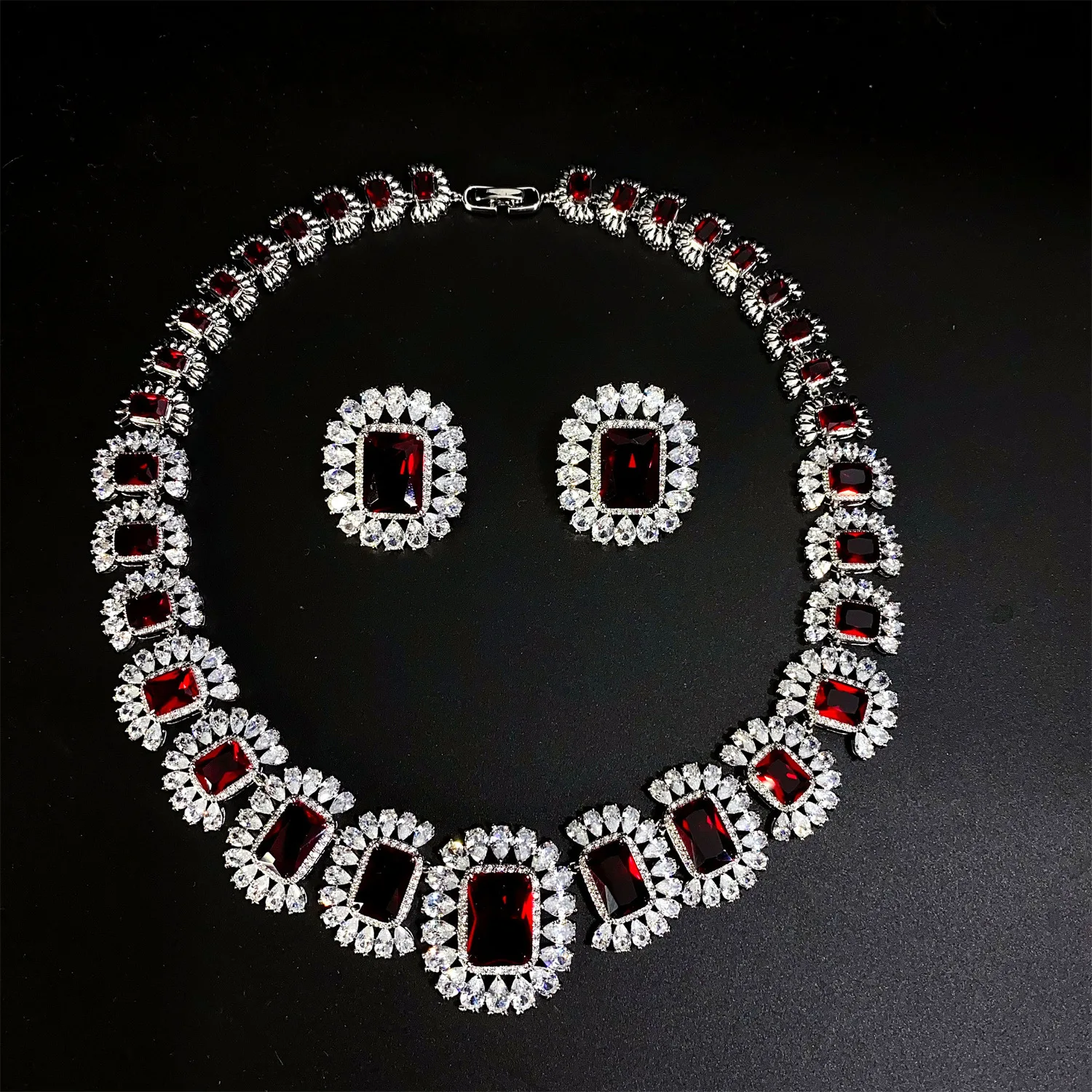 Luxurious Square Zircon Necklace Earrings Two-Piece Suit Bride Wedding Ornaments Woman Jewelry Suit Dress Banquet Accessories
Luxurious Square Zircon Necklace Earrings Two-Piece Suit Bride Wedding Ornaments Woman Jewelry Suit Dress Banquet Accessories