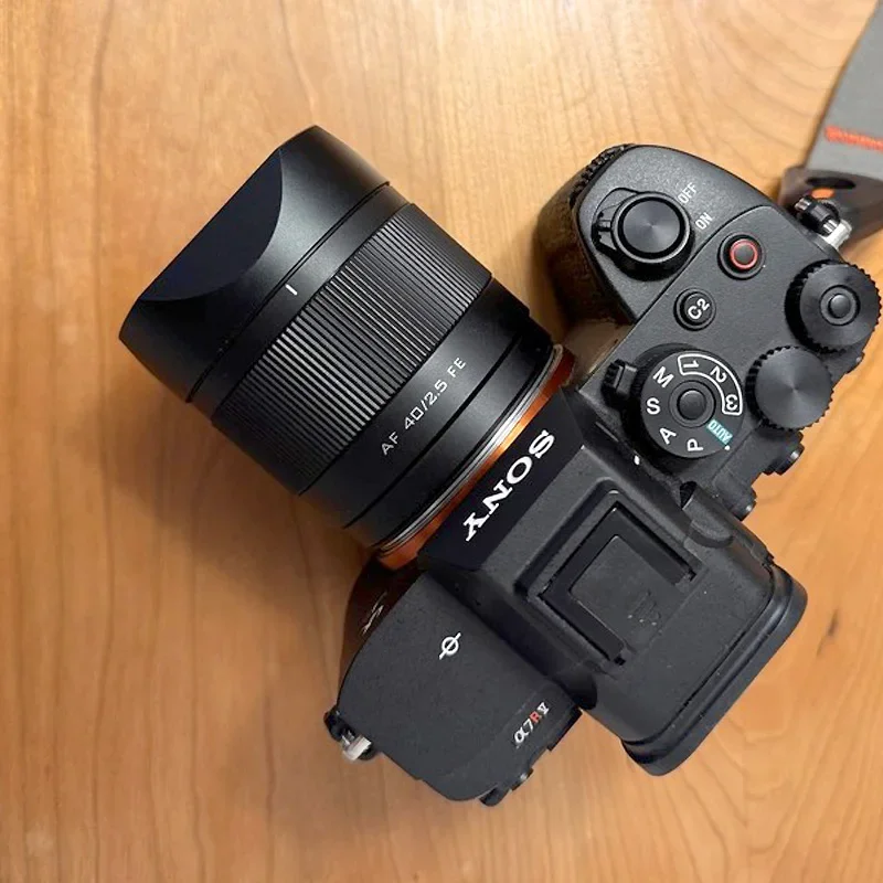 Bayonet Metal Square Lens Hood With Free Metal Cap For Viltrox 40mm F2.5 25mm F1.7 35mm F1.7 56mm F1.7
Bayonet Metal Square Lens Hood With Free Metal Cap For Viltrox 40mm F2.5 25mm F1.7 35mm F1.7 56mm F1.7