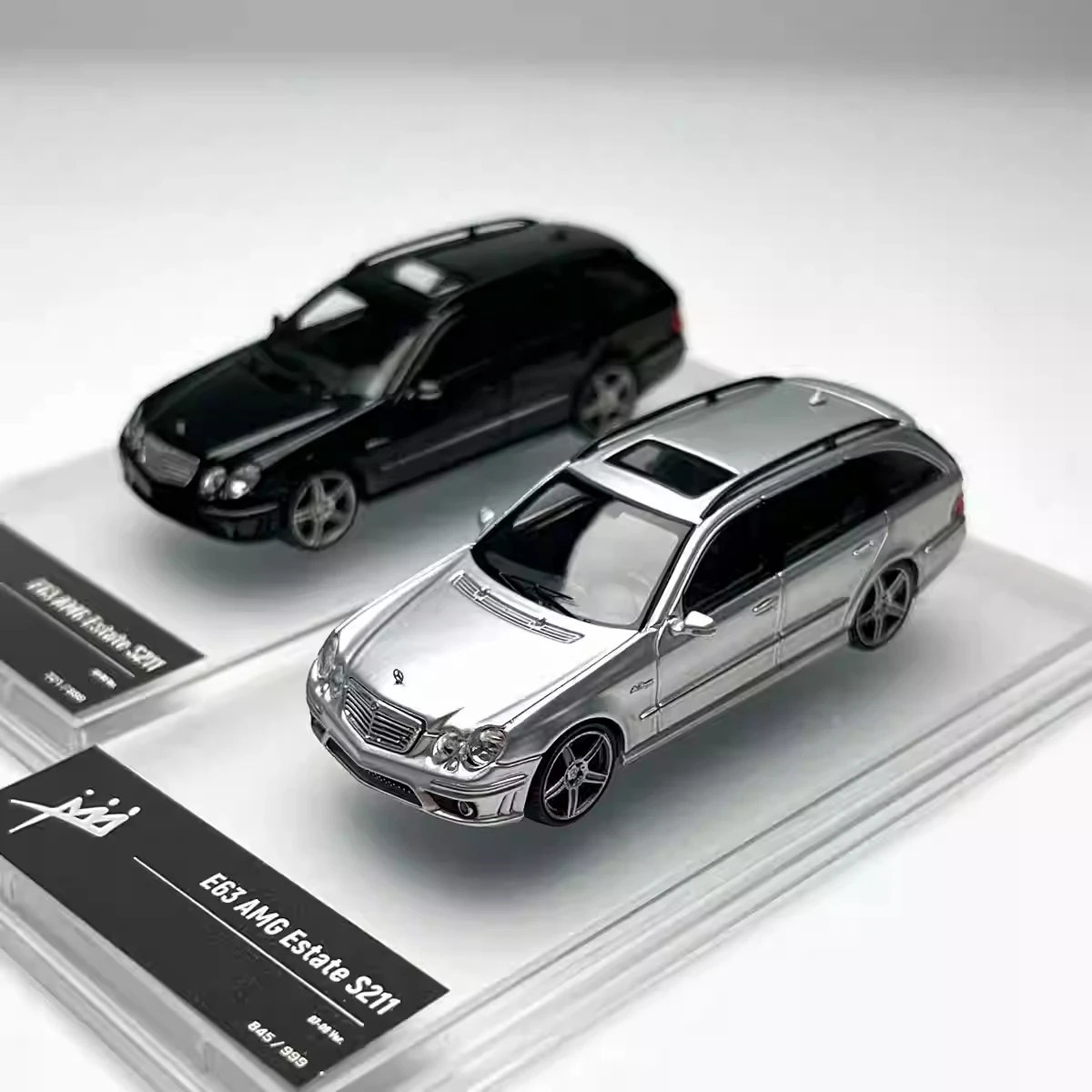Модель King 1:64 E63 Estate S211, литая под давлением, из сплава, коллекционная, масштабная, миниатюрная, игрушечная машинка для детей
Модель King 1:64 E63 Estate S211, литая под давлением, из сплава, коллекционная, масштабная, миниатюрная, игрушечная машинка для детей