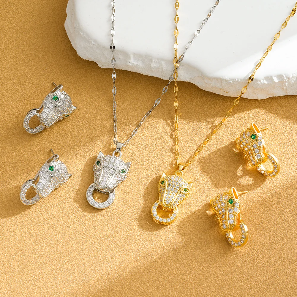 A heavy-duty female copper necklace with slightly inlaid real gold electroplating is exquisite and popular on Instagram
A heavy-duty female copper necklace with slightly inlaid real gold electroplating is exquisite and popular on Instagram