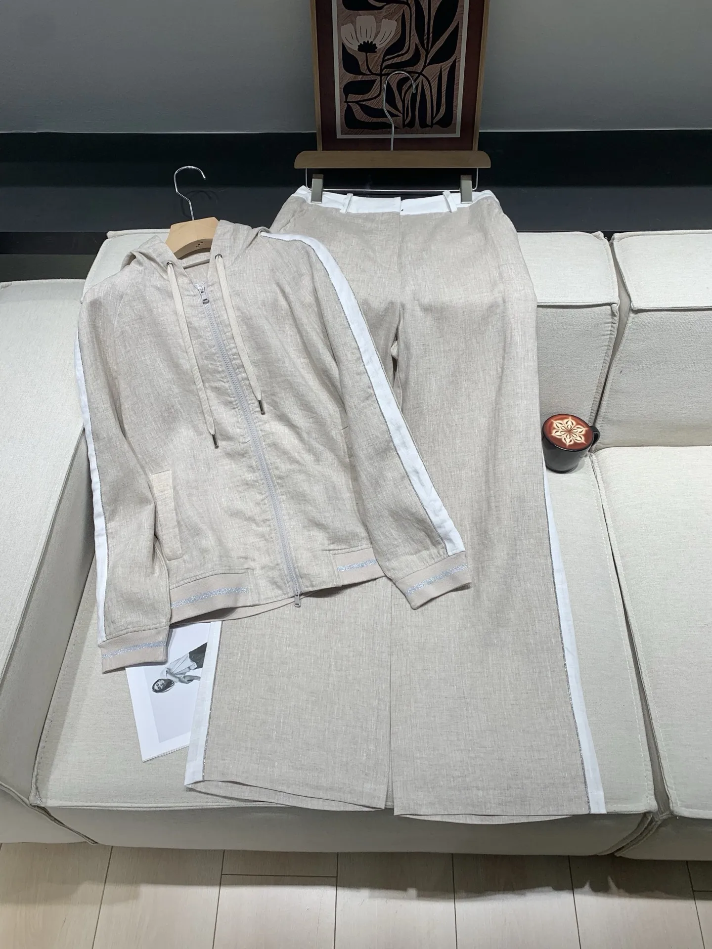 Women Color Patchwork Beaded Set Long Sleeve Hooded Coat + High Waist Straight Wide Leg Pants Casual 100% Linen Suit
Women Color Patchwork Beaded Set Long Sleeve Hooded Coat + High Waist Straight Wide Leg Pants Casual 100% Linen Suit