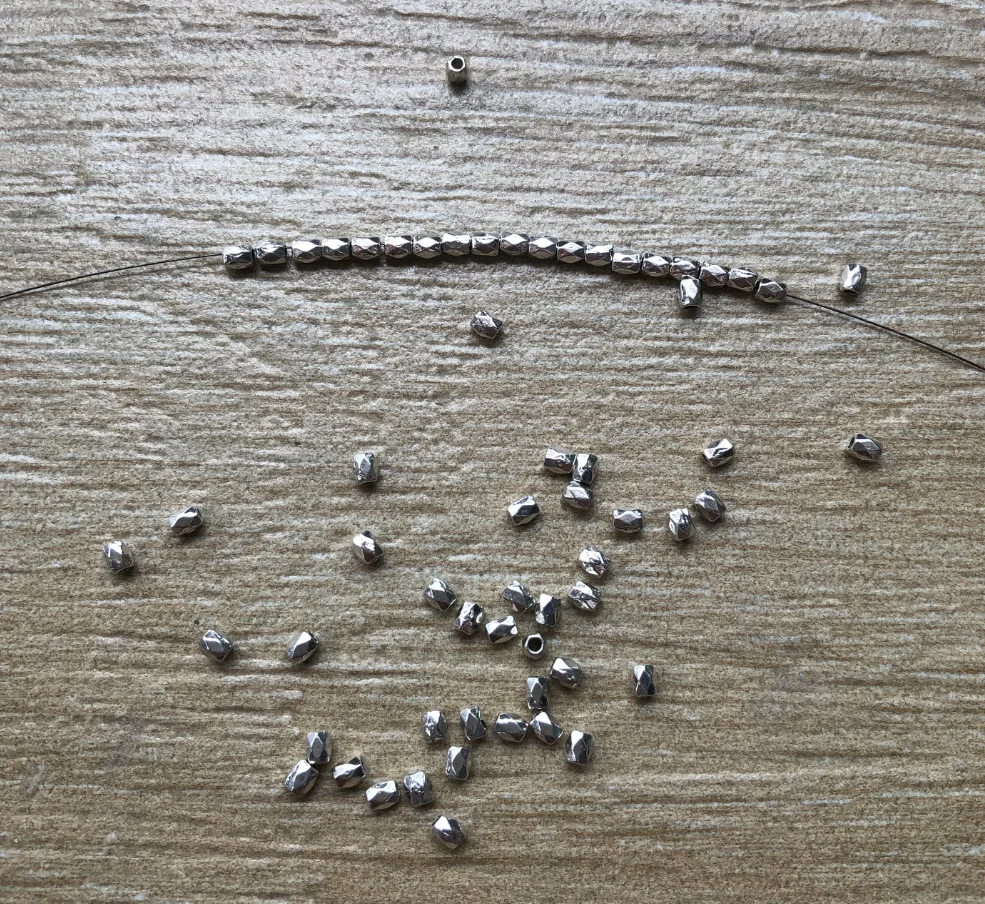 500pcs 2.6x2.8x3.2mm,hole 1.6mm Alloy metal geometric spacer bead for jewelry handmade HW2872
500pcs 2.6x2.8x3.2mm,hole 1.6mm Alloy metal geometric spacer bead for jewelry handmade HW2872