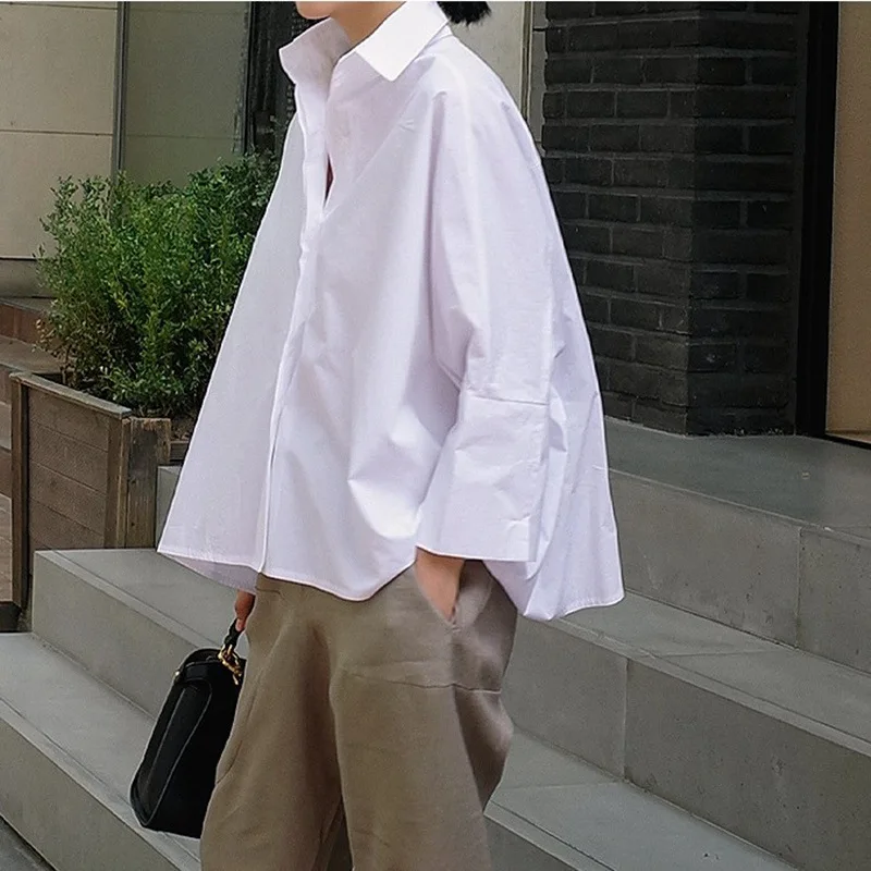 New Hot Long Sleeve Shirt Women European Style Loose Plus Size Cotton White Cape Batwing Fashion Trend
New Hot Long Sleeve Shirt Women European Style Loose Plus Size Cotton White Cape Batwing Fashion Trend