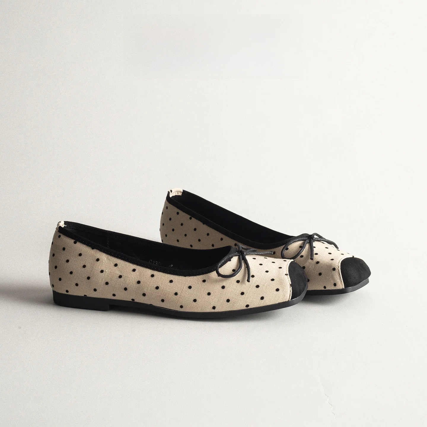Retro Polka Dot Mary Jane Flat Shoes Women's Versatile Knot Slip-On Ballet Flats Square Head Lightweight Spring Shoes
Retro Polka Dot Mary Jane Flat Shoes Women's Versatile Knot Slip-On Ballet Flats Square Head Lightweight Spring Shoes