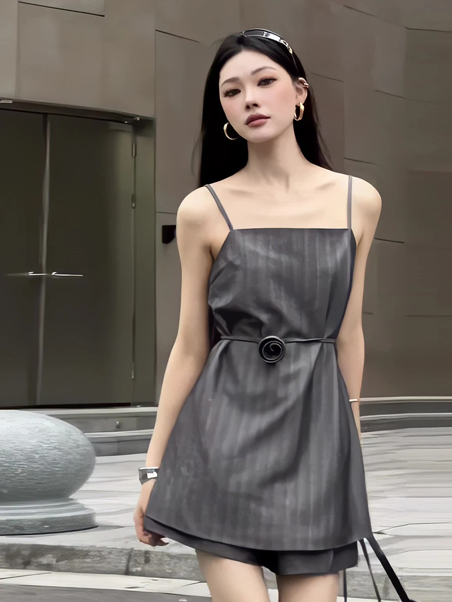 Fashionable Stripe Suit Jacket Vest Women's High Waist Slim Fit Shorts Set Summer New Arrival Sleeveless Trendy Ensemble
Fashionable Stripe Suit Jacket Vest Women's High Waist Slim Fit Shorts Set Summer New Arrival Sleeveless Trendy Ensemble