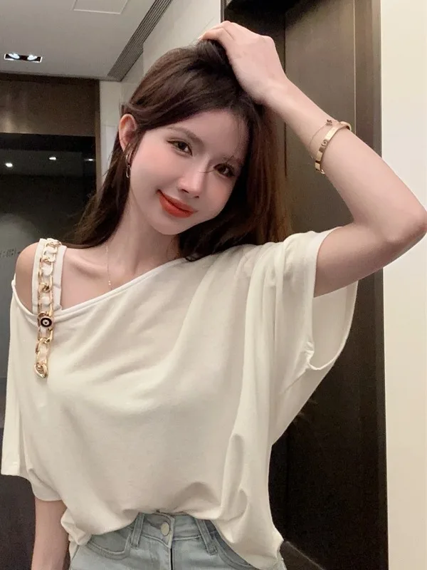 Fashionable Metal Splice Shoulder Bared Women's T-shirt Summer Loose Short Sleeve Design Sensation Cotton 100% Thin Model
Fashionable Metal Splice Shoulder Bared Women's T-shirt Summer Loose Short Sleeve Design Sensation Cotton 100% Thin Model