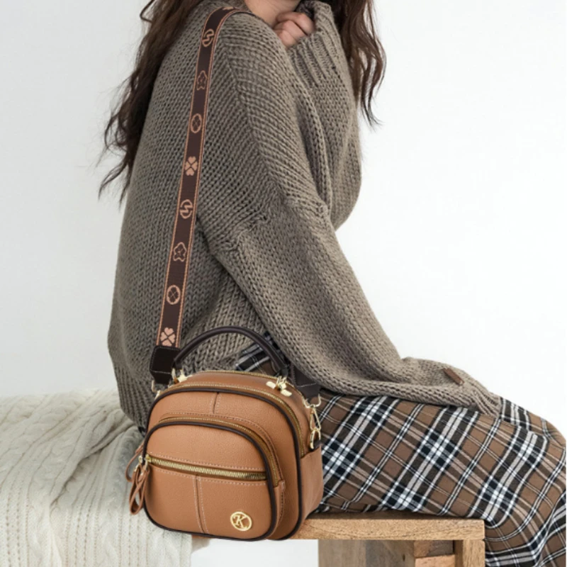 Fashion Brand Designer Women'S Handbag New Large Capacity Shoulder Bag Classic Casual Crossbody Bag Commuting Small Square Bag
Fashion Brand Designer Women'S Handbag New Large Capacity Shoulder Bag Classic Casual Crossbody Bag Commuting Small Square Bag