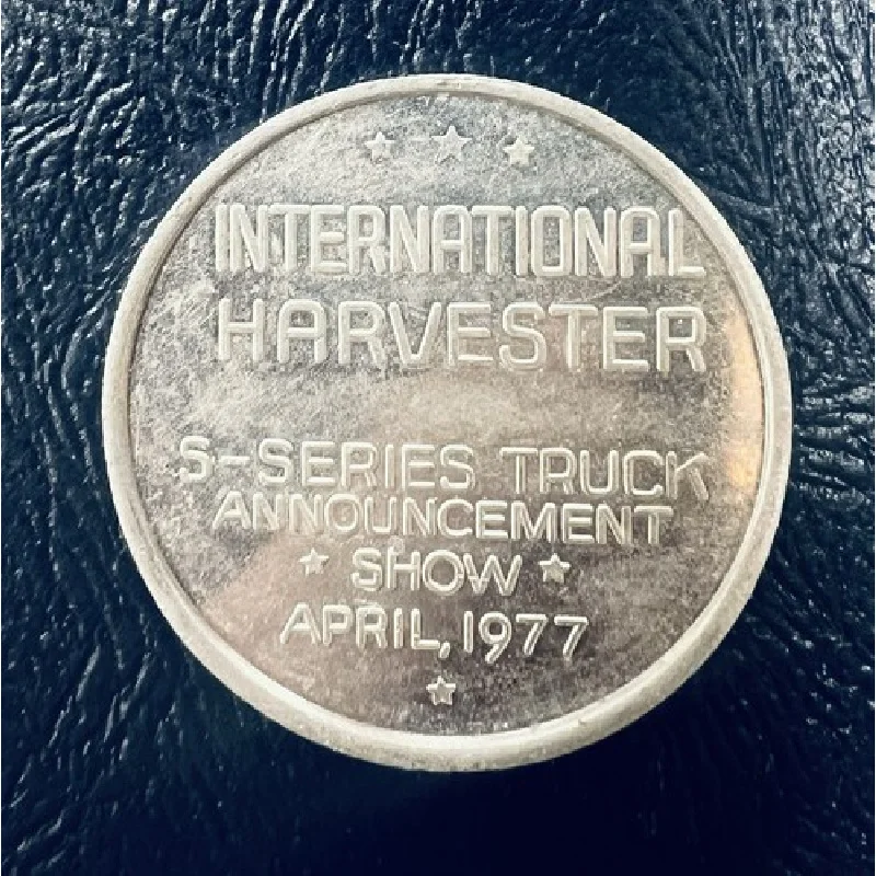 1977 S-Series Vintage Commemorative Coin - Classic Farm Machinery Themed Collectible
1977 S-Series Vintage Commemorative Coin - Classic Farm Machinery Themed Collectible