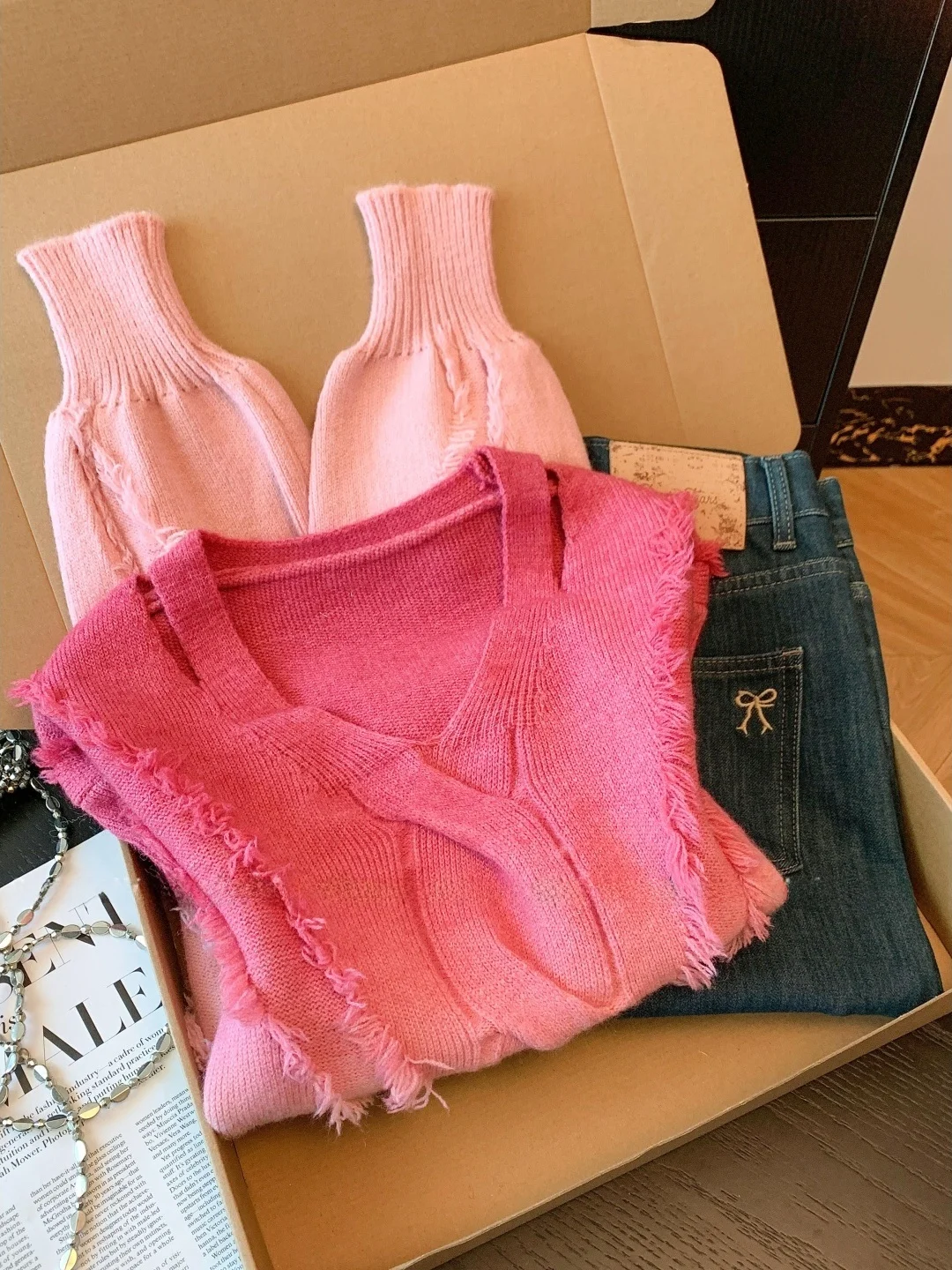 Осенне-зимний свободный вязаный свитер Thiened с V-образным вырезом, однотонный, с бахромой, в стиле «lazy chic», высококачественный, мягкий и уютный, для женщин
Осенне-зимний свободный вязаный свитер Thiened с V-образным вырезом, однотонный, с бахромой, в стиле «lazy chic», высококачественный, мягкий и уютный, для женщин