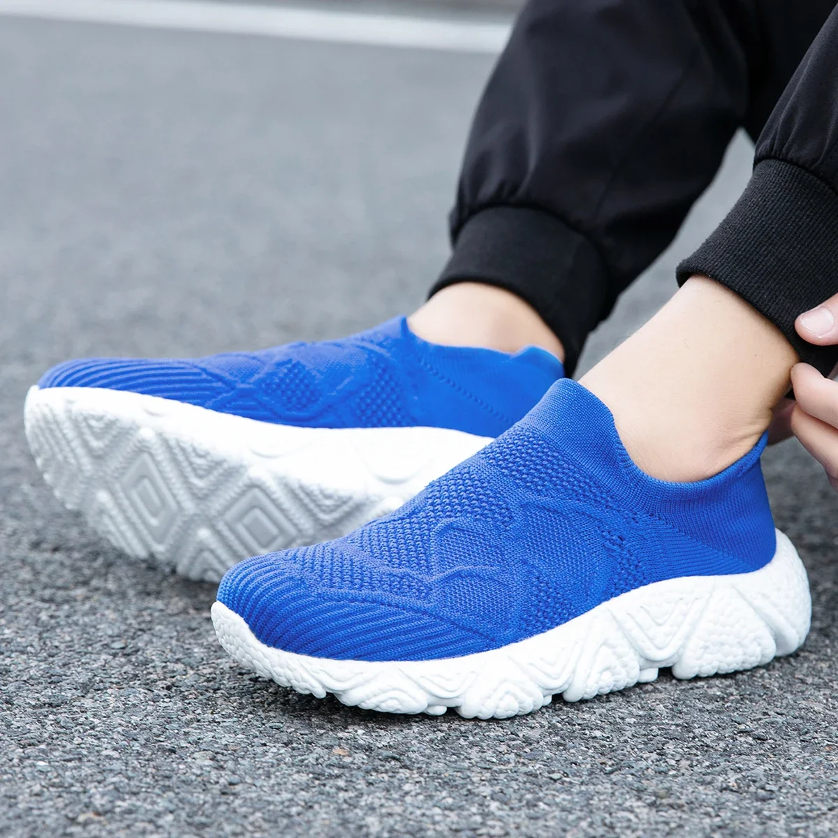 Men's Fashion Sports Shoes Breathable Thick Soled Black Outdoor Walking Shoes Anti Slip Men's Casual Daily Running Sports Shoes
Men's Fashion Sports Shoes Breathable Thick Soled Black Outdoor Walking Shoes Anti Slip Men's Casual Daily Running Sports Shoes