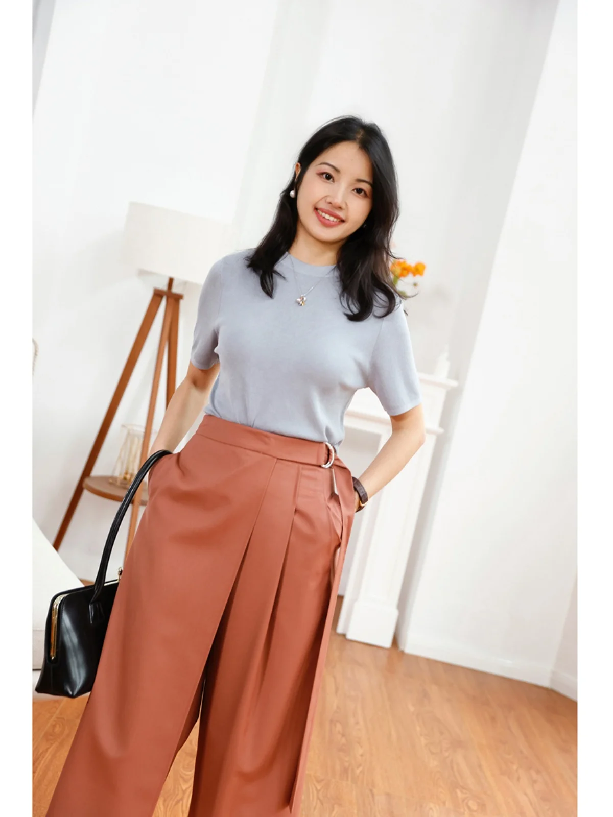 Свитер из ацетатного шелка Ele Design, весна-лето, тонкая вязка, круглый вырез, качественный, для повседневной носки, цветной
Свитер из ацетатного шелка Ele Design, весна-лето, тонкая вязка, круглый вырез, качественный, для повседневной носки, цветной