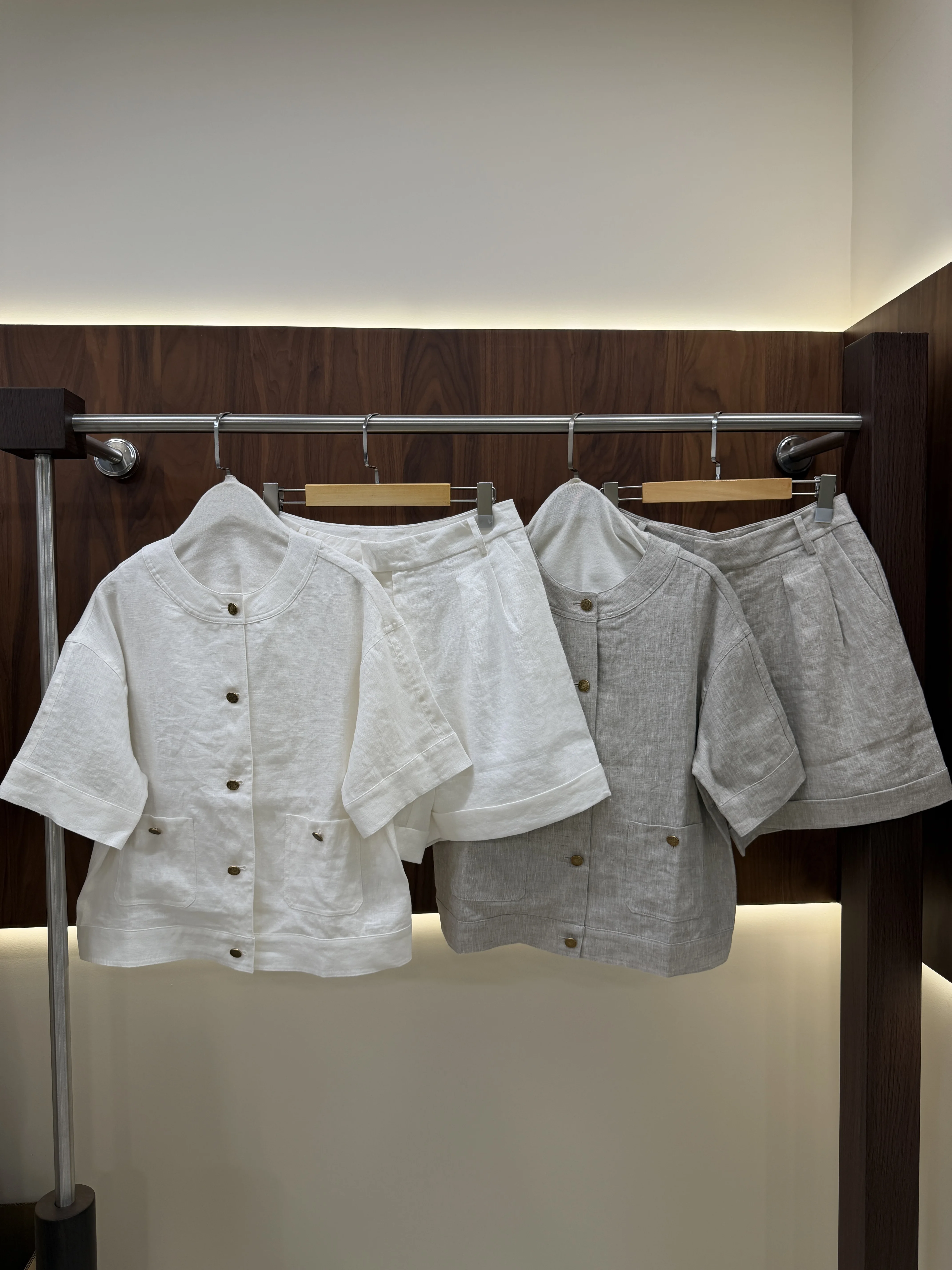 Women's Spring/Summer 2026 Linen Short-Sleeve Set: Round-Neck Button-Down Two-Piece Set with Shorts
Women's Spring/Summer 2026 Linen Short-Sleeve Set: Round-Neck Button-Down Two-Piece Set with Shorts