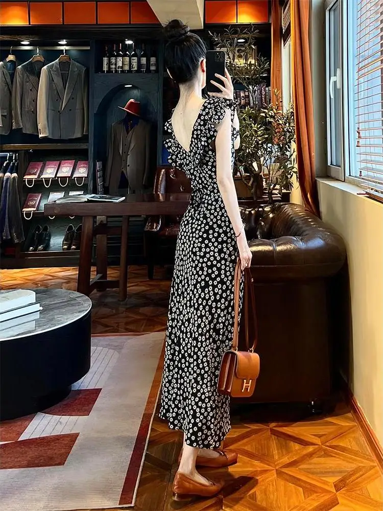 Elegant Unique Black Floral Print Maxi Dress Beach Vacation Style Tea Break High Waist A-Line Korean Style Summer Dress
Elegant Unique Black Floral Print Maxi Dress Beach Vacation Style Tea Break High Waist A-Line Korean Style Summer Dress