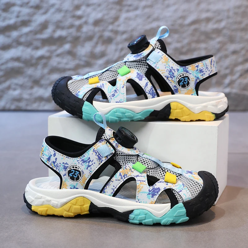 Детские сандалии, повседневная обувь на плоской подошве с вращающейся пряжкой, модные мягкие дышащие амортизирующие уличные прогулочные сандалии для детей
Детские сандалии, повседневная обувь на плоской подошве с вращающейся пряжкой, модные мягкие дышащие амортизирующие уличные прогулочные сандалии для детей