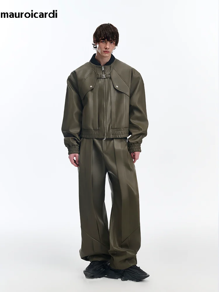 Mauroicardi Spring Autumn Long Cool Baggy Pleated Pu Leather Wide Leg Pants for Men High Waist Luxury Mens Designer Clothes 2025
Mauroicardi Spring Autumn Long Cool Baggy Pleated Pu Leather Wide Leg Pants for Men High Waist Luxury Mens Designer Clothes 2025