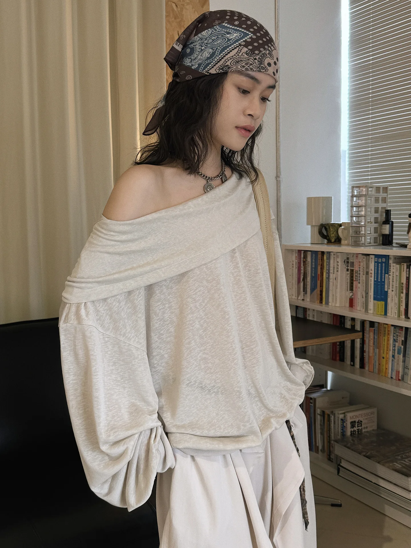 Spring/Summer New Paris Fashion One Word Slant Shoulder Two Wear T-shirt Cover Shirt Sunscreen Top
Spring/Summer New Paris Fashion One Word Slant Shoulder Two Wear T-shirt Cover Shirt Sunscreen Top