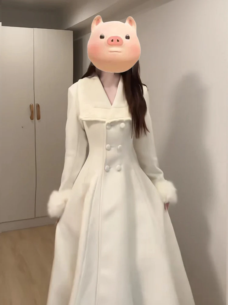 Elegant Long Woolen Coat Women's Winter Slim Fit Double Breasted Waist Cinched Fashionable French Style Thickened Polyester
Elegant Long Woolen Coat Women's Winter Slim Fit Double Breasted Waist Cinched Fashionable French Style Thickened Polyester