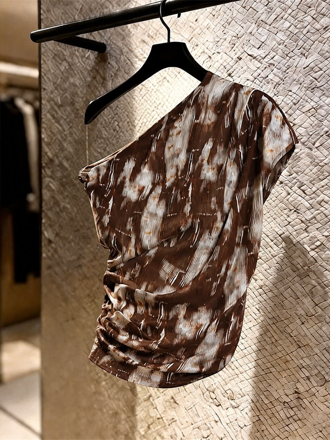 Stylish Trendy Shoulder-baring Top Elegant Fashionable Summer 2026 Korean Style Straight-cut Silk Material Short-sleeve T-shirt
Stylish Trendy Shoulder-baring Top Elegant Fashionable Summer 2026 Korean Style Straight-cut Silk Material Short-sleeve T-shirt