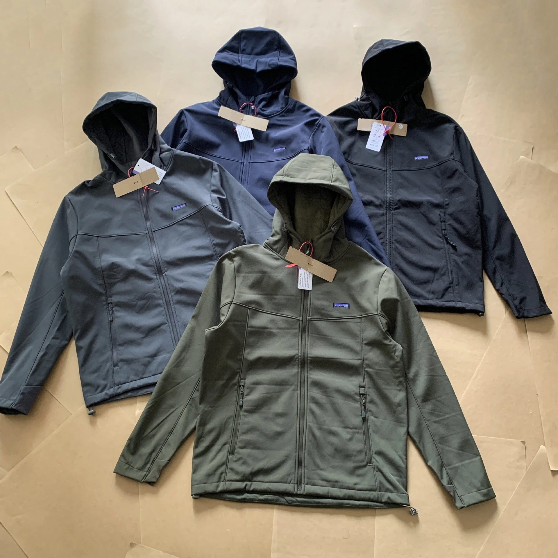 Unisex Outdoor Soft Jacket Windproof Waterproof Hooded Versatile Pata Casual Long Sleeve Zipper Closure Hooded Jacket
Unisex Outdoor Soft Jacket Windproof Waterproof Hooded Versatile Pata Casual Long Sleeve Zipper Closure Hooded Jacket