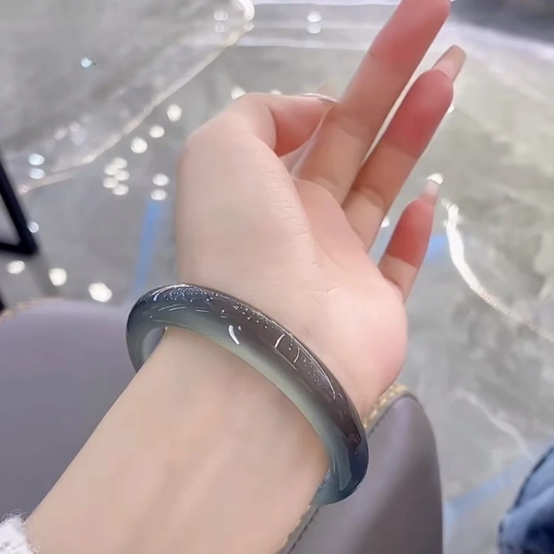 Natural High Ice Light Blue Agate Bracelet, Fashionable and Elegant
Natural High Ice Light Blue Agate Bracelet, Fashionable and Elegant
