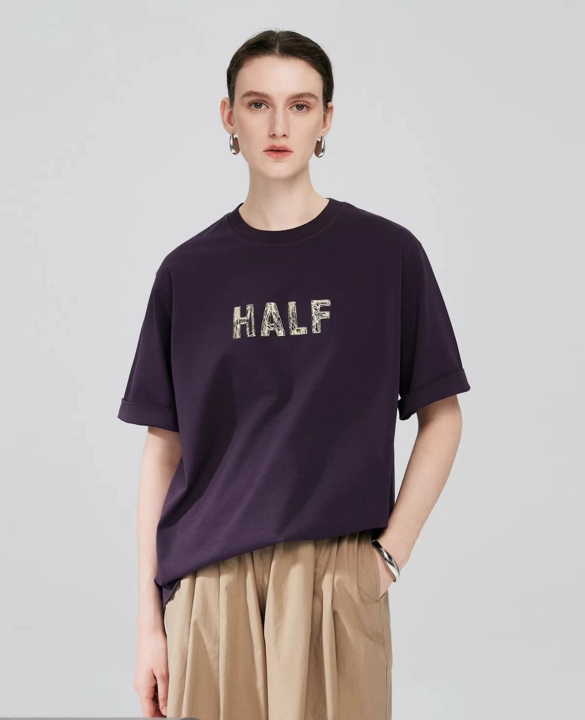 Mottled artistic random stitch embroidery letters Spring/Summer 2025 240g heavy-duty short-sleeved off-the-shoulder T-shirt
Mottled artistic random stitch embroidery letters Spring/Summer 2025 240g heavy-duty short-sleeved off-the-shoulder T-shirt