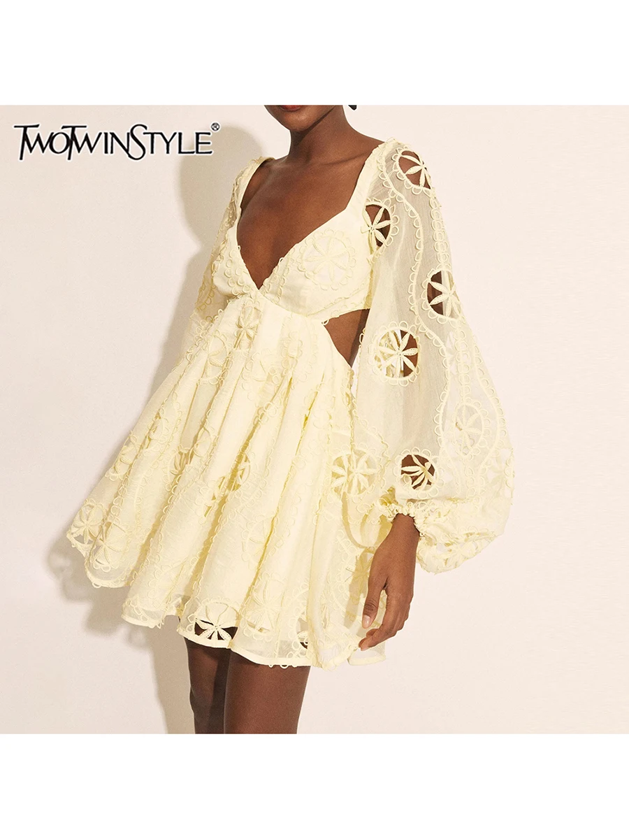 TWOTWINSTYLE Solid Hollow Out Loose Dresses For Women V Neck Long Sleeve High Waist Temperament Mini Dress Female Fashion New
TWOTWINSTYLE Solid Hollow Out Loose Dresses For Women V Neck Long Sleeve High Waist Temperament Mini Dress Female Fashion New