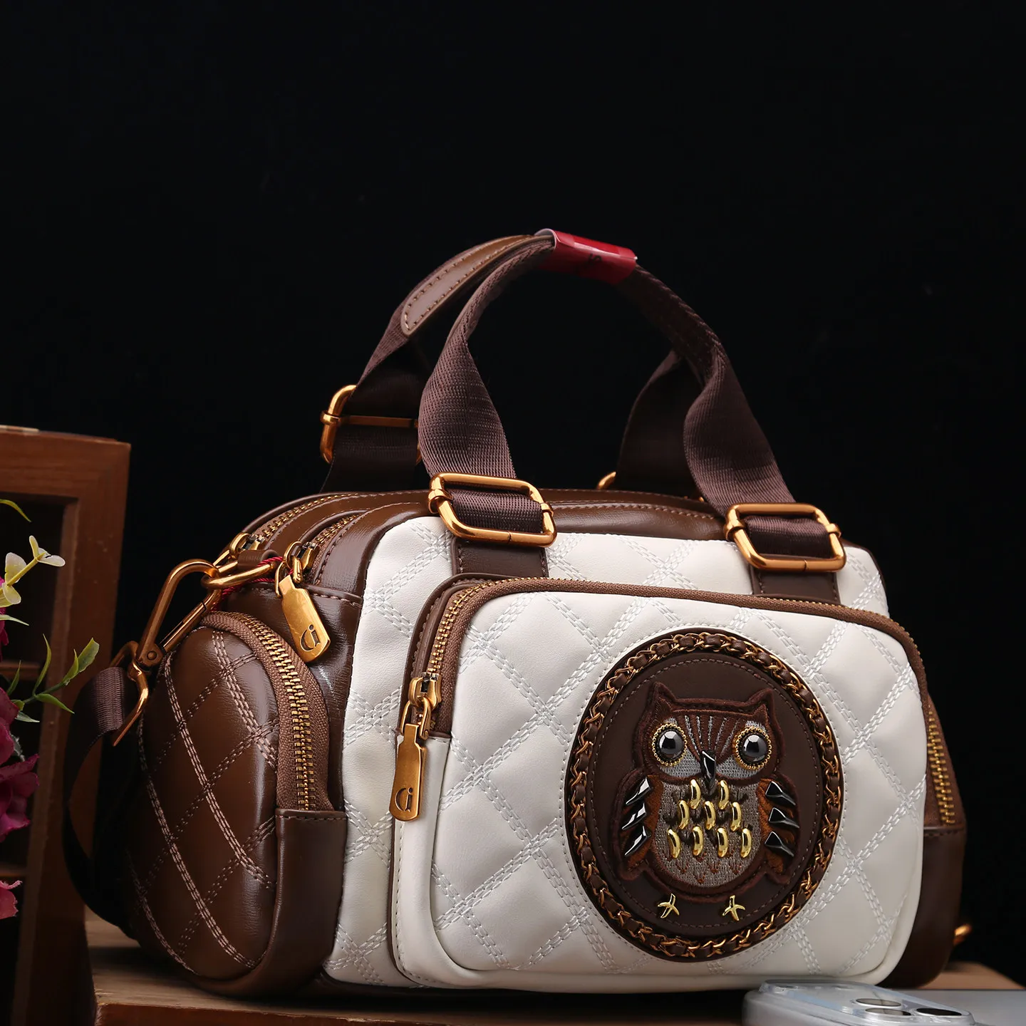 Vintage and Luxury Handheld Pillow Bag with Delicate Owl Embroidery and High Quality Leather Women's New Fashion Crossbody Bag
Vintage and Luxury Handheld Pillow Bag with Delicate Owl Embroidery and High Quality Leather Women's New Fashion Crossbody Bag