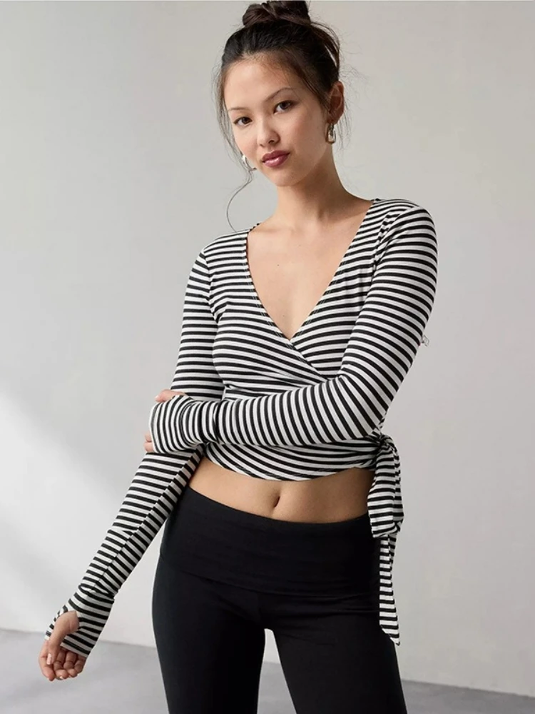V-neck T Shirts For Women Y2k Clothes Long Sleeve Crop Top Striped Tshirt Slim Feminist Shirt Streetwear Ropa De Mujer Camisetas
V-neck T Shirts For Women Y2k Clothes Long Sleeve Crop Top Striped Tshirt Slim Feminist Shirt Streetwear Ropa De Mujer Camisetas