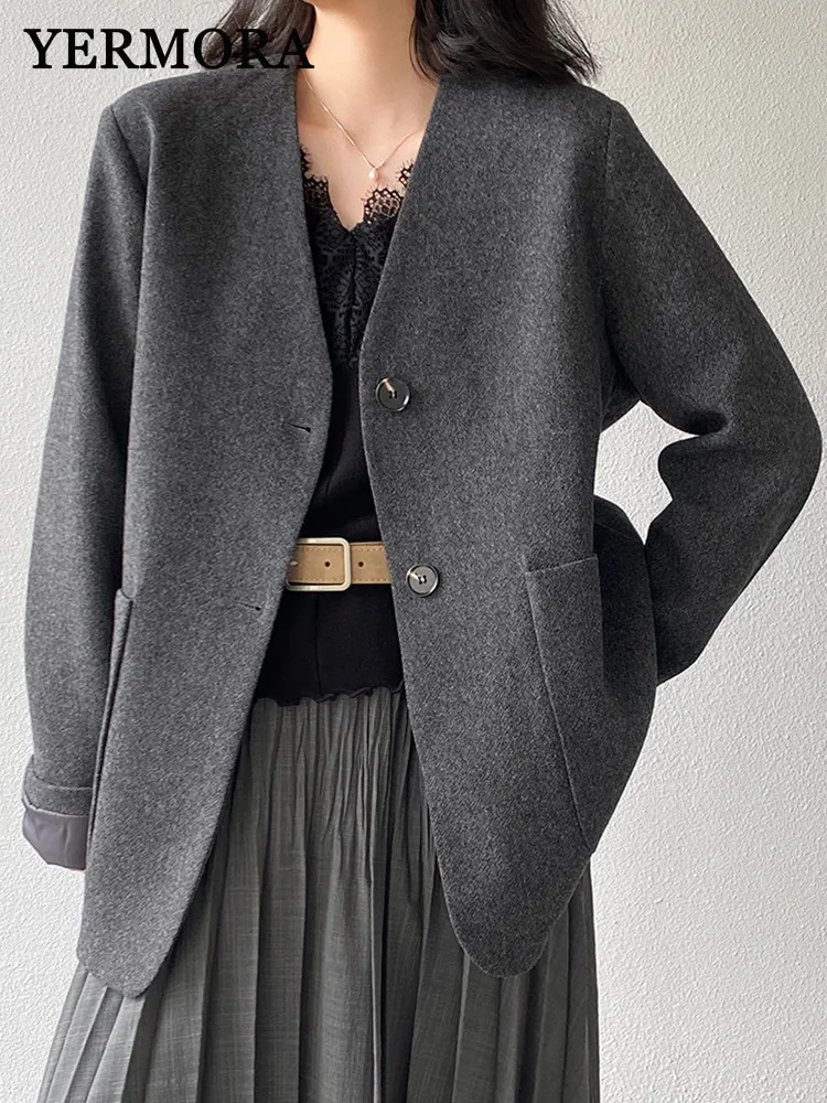 YERMORA Серый 50% шерстяной короткий повседневный пиджак для женщин с v-образным вырезом и длинным рукавом, свободная новая теплая куртка Fashion Tide, осень-зима 2025
YERMORA Серый 50% шерстяной короткий повседневный пиджак для женщин с v-образным вырезом и длинным рукавом, свободная новая теплая куртка Fashion Tide, осень-зима 2025