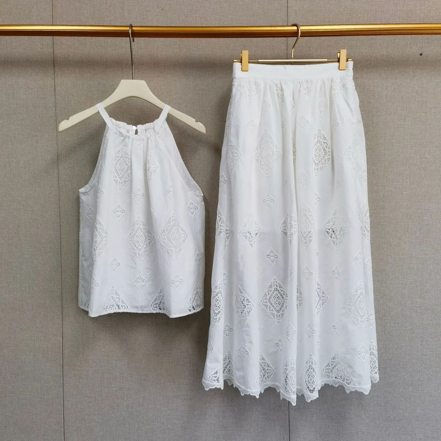 Elegant Bohemian Style Embroidered Hollow out Strap Top And Skirt Set Versatile High Waist Color Summer Fashion Ensemble
Elegant Bohemian Style Embroidered Hollow out Strap Top And Skirt Set Versatile High Waist Color Summer Fashion Ensemble