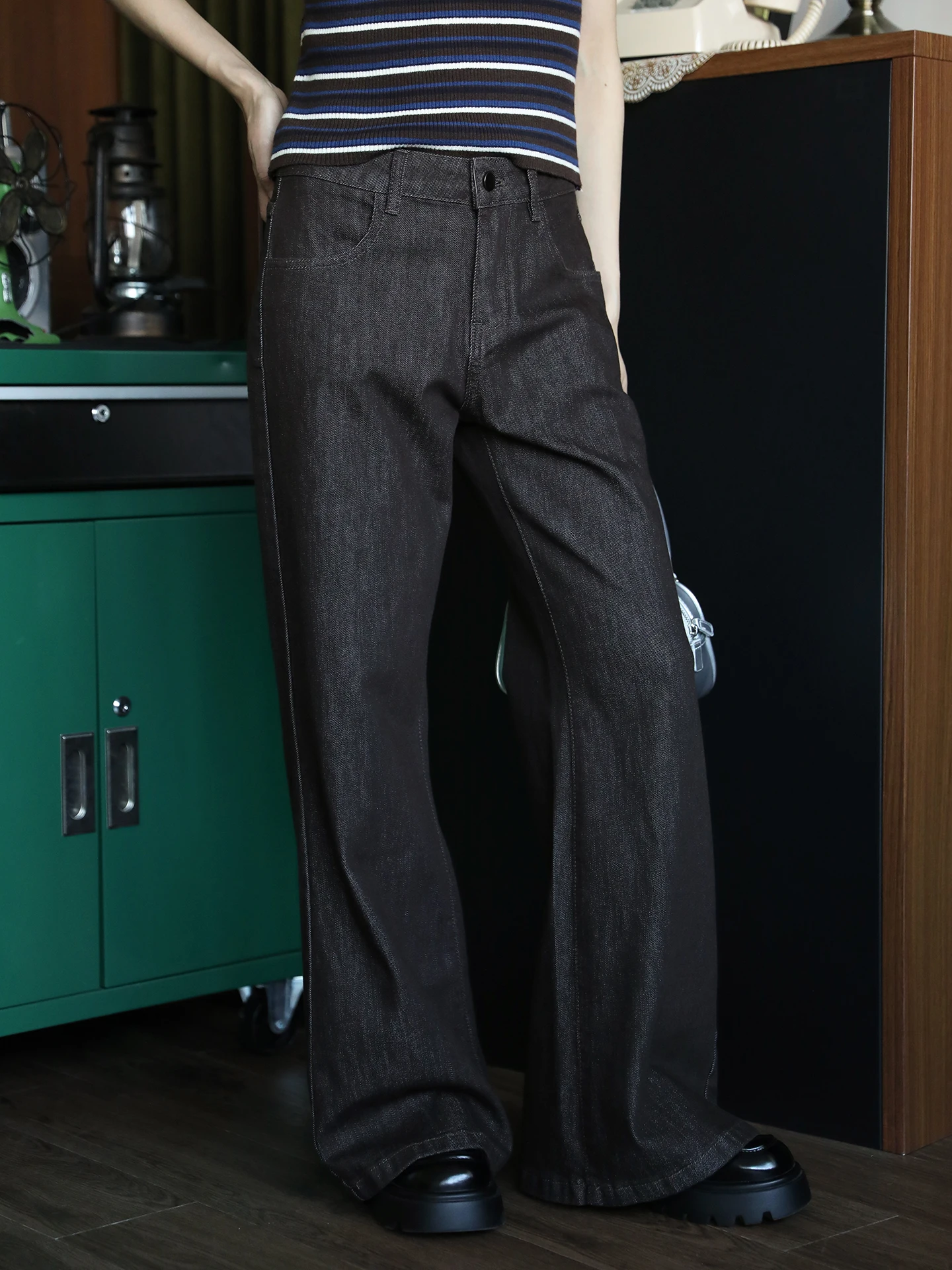 High Waist Wide Leg Casual Denim Pants Women's Straight Leg Flared Pants Slimming Versatile Original Color Pocket Button Jeans
High Waist Wide Leg Casual Denim Pants Women's Straight Leg Flared Pants Slimming Versatile Original Color Pocket Button Jeans