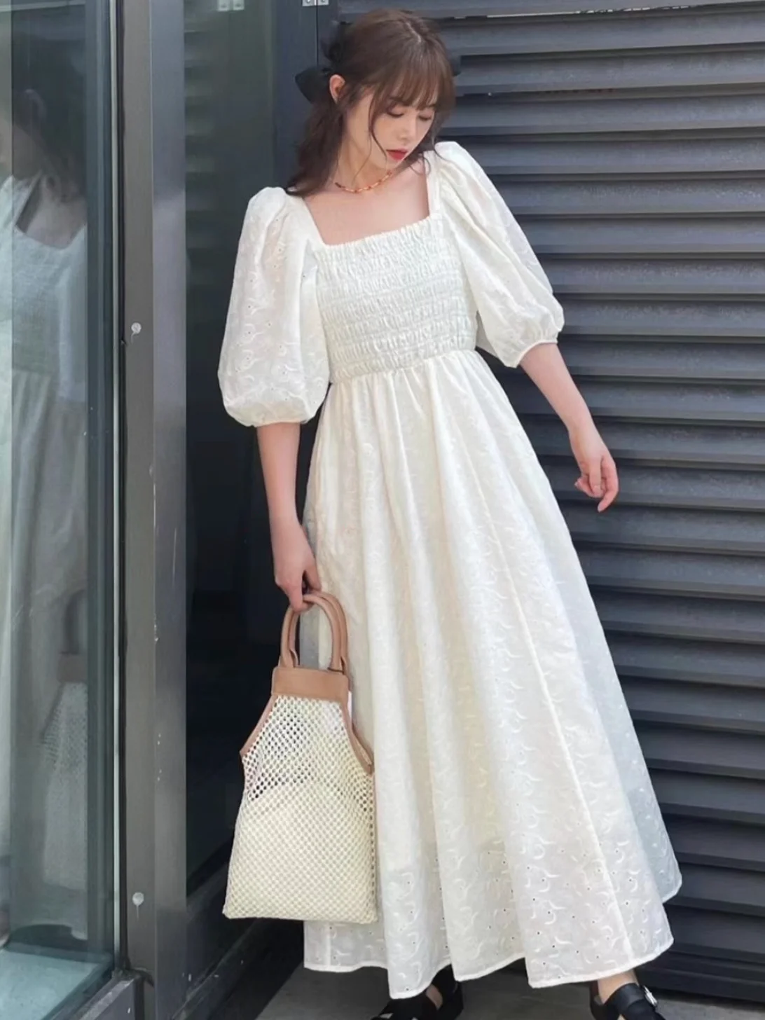 Elegant Pure Color M Home Square Collar Embroidered Bubble Sleeve Elastic Waist Dress Japanese Sweet Style A-Line Midi Dress
Elegant Pure Color M Home Square Collar Embroidered Bubble Sleeve Elastic Waist Dress Japanese Sweet Style A-Line Midi Dress