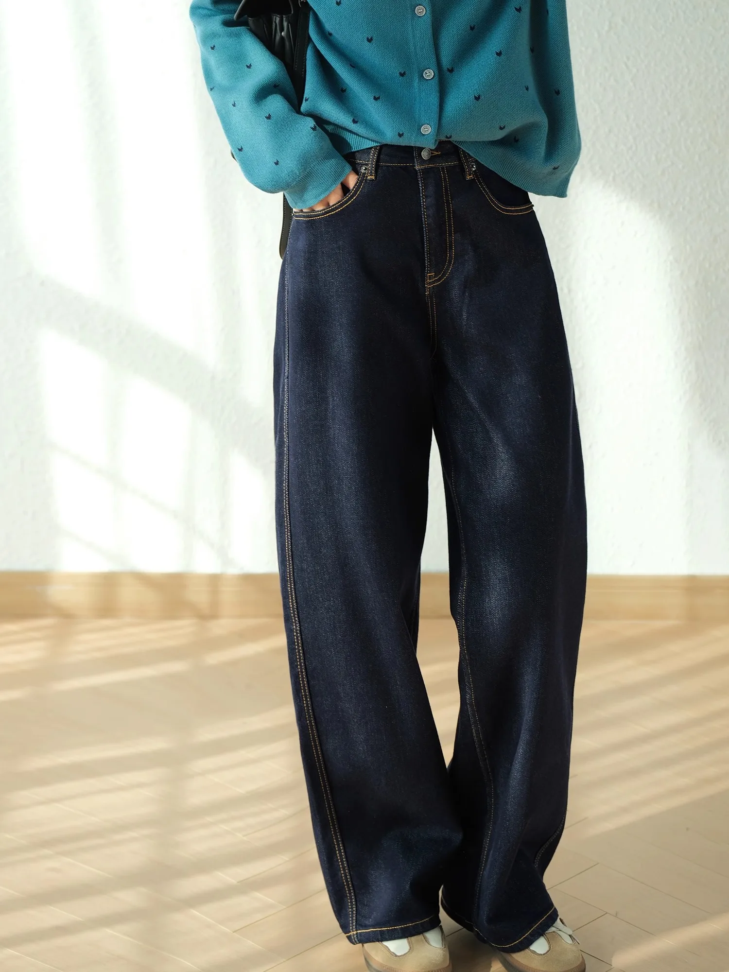 Весенние свободные джинсы прямого кроя с активным принтом из хлопкового денима, устойчивые к выцветанию, с застежкой на пуговицах на талии, женские.
Весенние свободные джинсы прямого кроя с активным принтом из хлопкового денима, устойчивые к выцветанию, с застежкой на пуговицах на талии, женские.