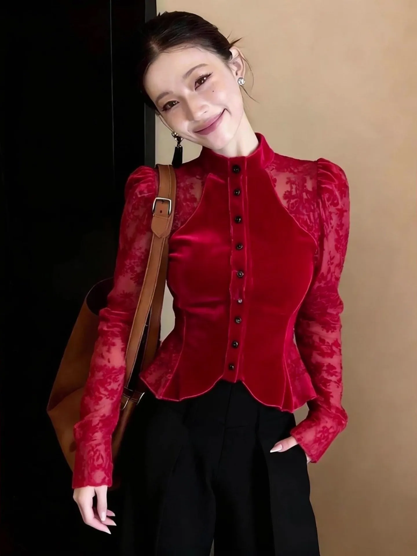 Spring 2026 Red Lace Transparent Shirt Luxury Style Bubble Sleeve Waist Cinched Top Korean Version Straight Tube Commute Wind
Spring 2026 Red Lace Transparent Shirt Luxury Style Bubble Sleeve Waist Cinched Top Korean Version Straight Tube Commute Wind