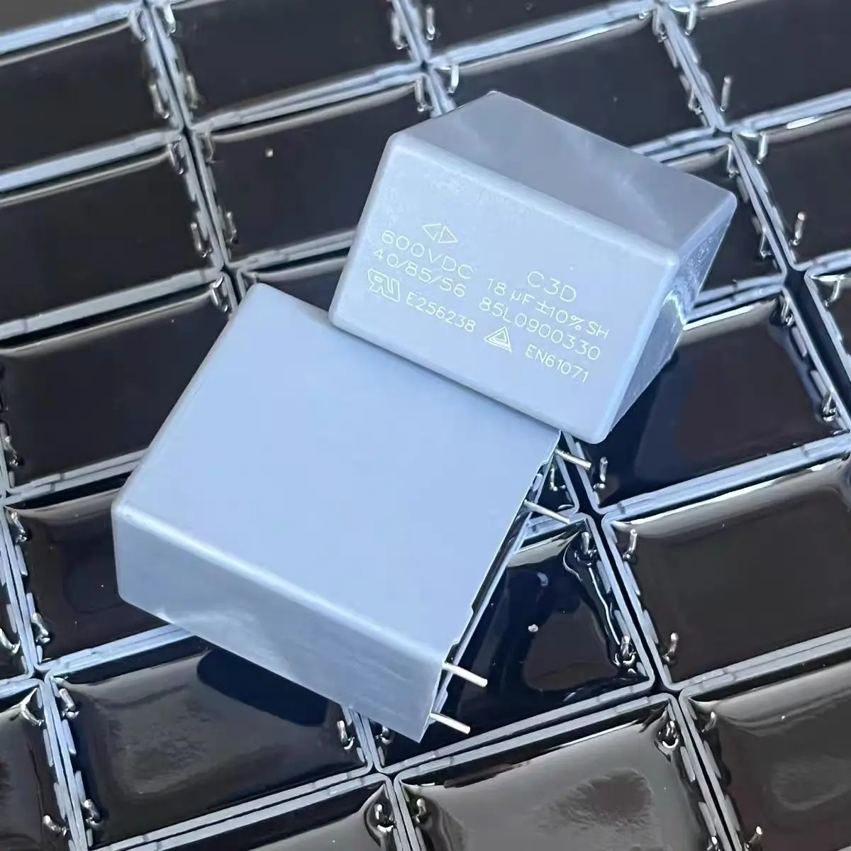 10 шт./Совершенно новый C3D1U186KB02382 тип 18 мкФ 600 В постоянного тока толстый медный контакт отключения пленочного конденсатора
10 шт./Совершенно новый C3D1U186KB02382 тип 18 мкФ 600 В постоянного тока толстый медный контакт отключения пленочного конденсатора