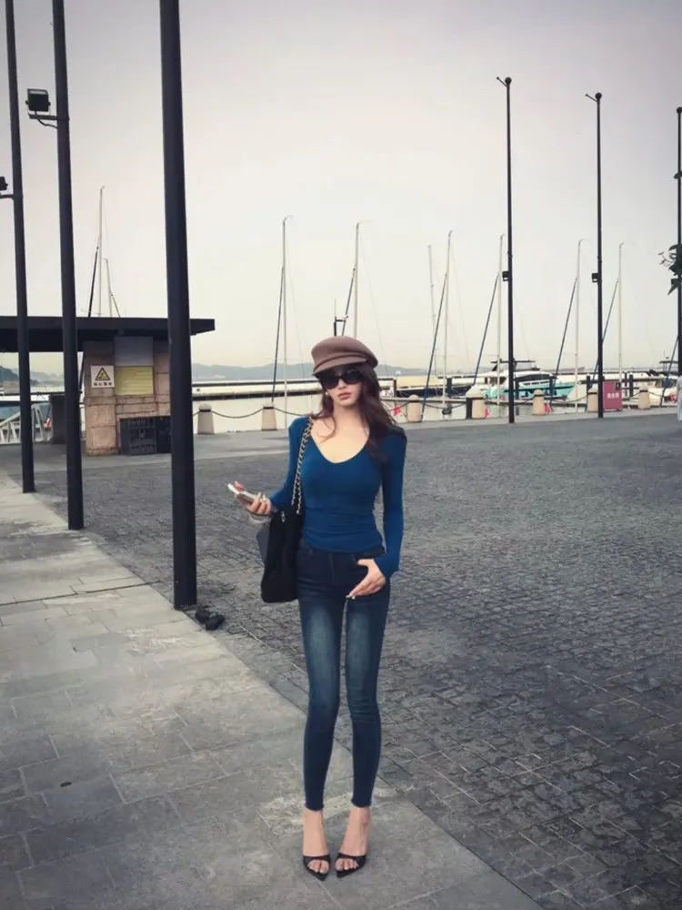 Sexy V-neck Long Sleeve T-shirt Women's Base Layer Shirt Slimming Versatile Inner Wear City Walk Style Pure Color Autumn Top
Sexy V-neck Long Sleeve T-shirt Women's Base Layer Shirt Slimming Versatile Inner Wear City Walk Style Pure Color Autumn Top