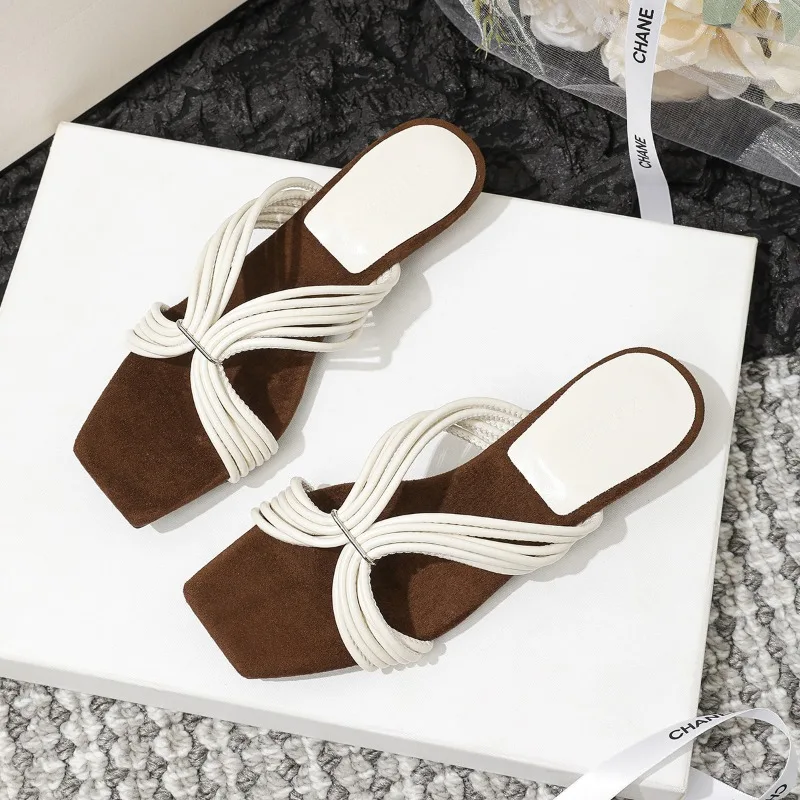 New Women Shoes Exquisite Hollow Out Low Heel Sandals for Woman Fashion Square Head Casual Slippers Designer Shoes Zapatos Mujer
New Women Shoes Exquisite Hollow Out Low Heel Sandals for Woman Fashion Square Head Casual Slippers Designer Shoes Zapatos Mujer